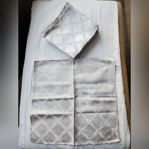 12 Lenox Laurel pattern dinner napkins